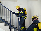 Belastung - Treppen steigen unter schwerem Atemschutz