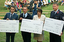 v.l.n.r. Falk Lepie THW Magdeburg, Herr Stein Feuerwehr Pechau, Frau Dr. Wolff Deutsche Wohnen AG, Steven Schäfer Feuerwehr Prester.