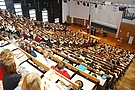 Der vollbesetzte Hörsaal 5 währen der Kinder-Uni an der Magdeburger Universität.