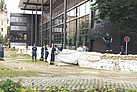 Sandsackdamm um das Landesfunkhaus im Stadtpark in Magdeburg.