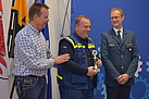 Helfersprecher Jan Schwarzberg erhält die Auszeichnung "Helfer des Jahres 2014".