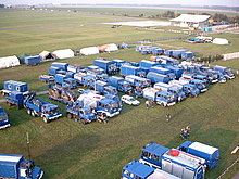 Bereitstellungsraum des THW am Flugplatz in Magdeburg.